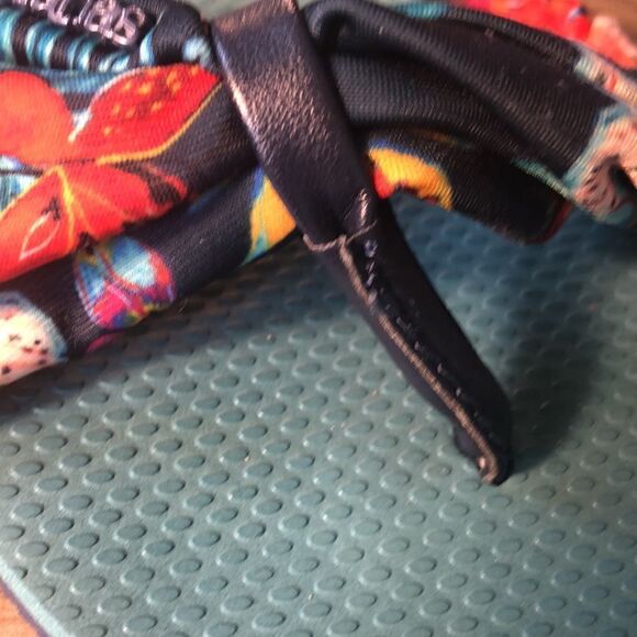 Havaianas’ Logo Floral Sandals 🩴 Comfort 4” Wide Footbed and Slip Proof Soles - Picture 9 of 17